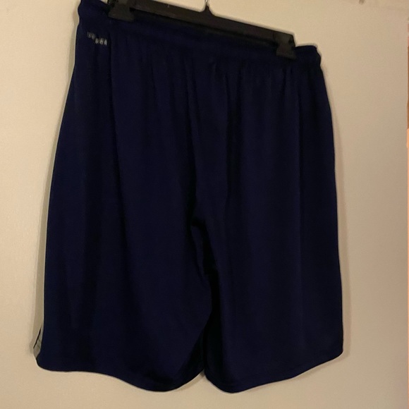 Reebok Mens shorts are a size Medium - Picture 2 of 5